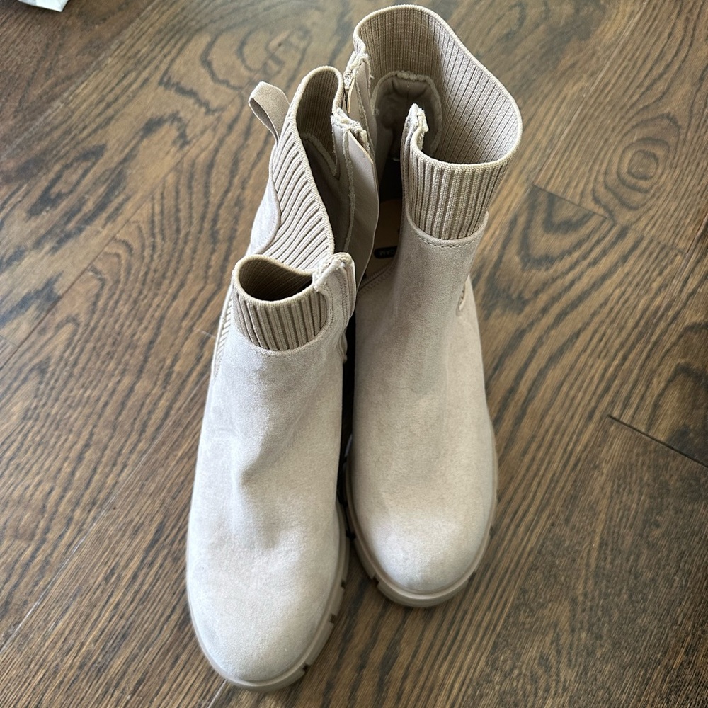 Tan boots - Women’s 8